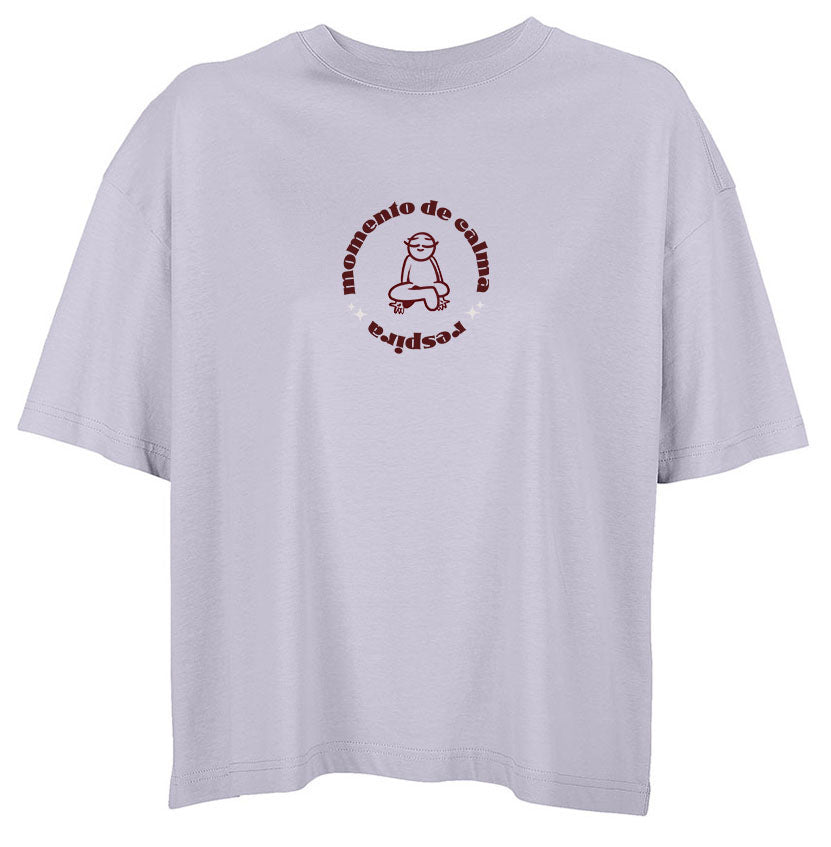 Camiseta Oversize Mujer Lila con Diseño "Momento de Calma" | Our Style Canarias - ourstyle.es