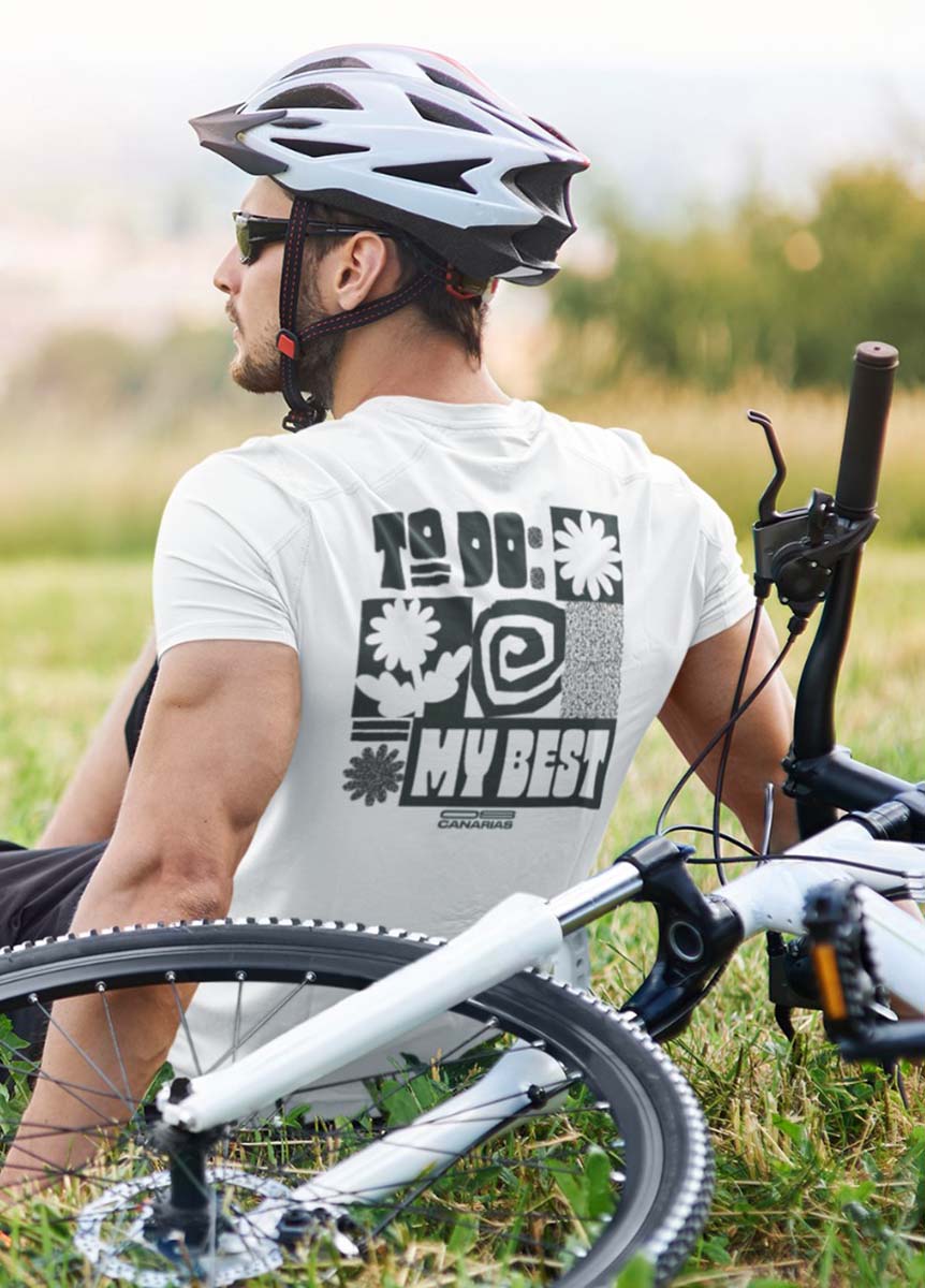 Camiseta Flores Canarias durante una salida en bicicleta