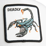 🦂Gorrin Deadly Blanca – Gorra Americana Original