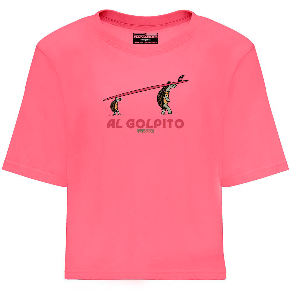 Modelo "Cicer al golpito" camiseta corta y ancha