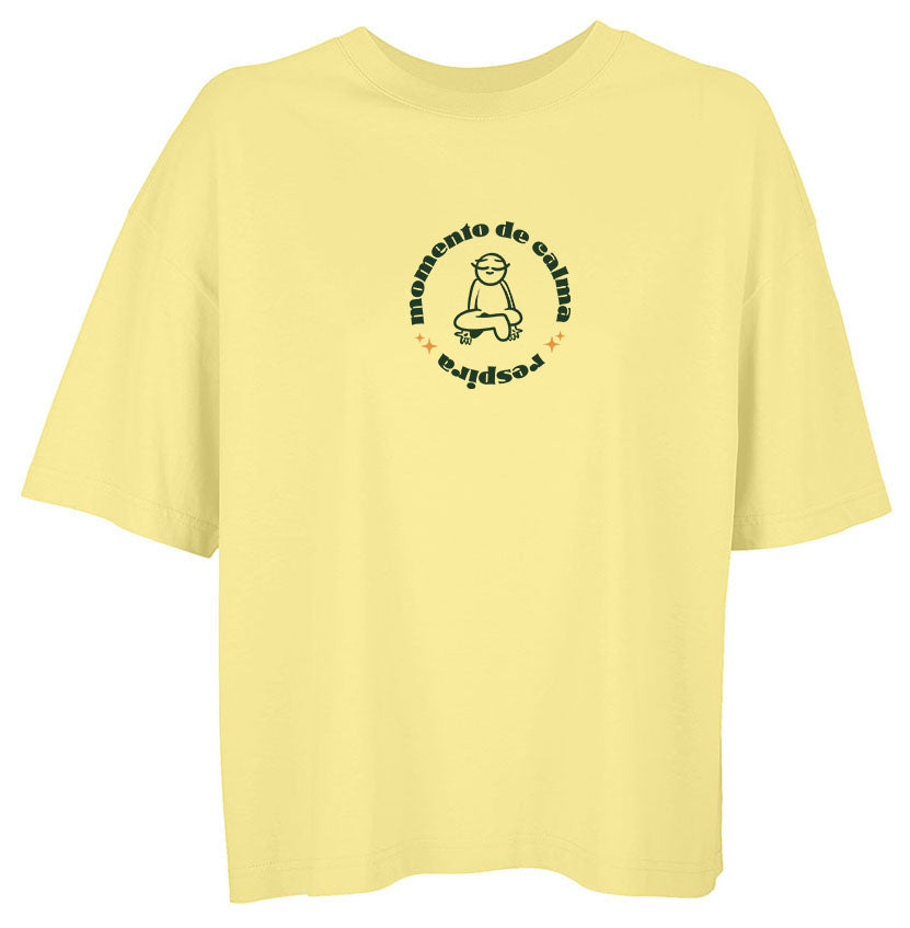 Camiseta Oversize Mujer Light Yellow con Diseño "Momento de Calma" | Our Style Canarias - ourstyle.es